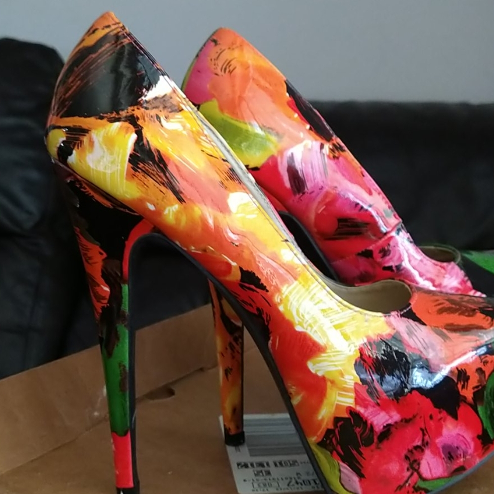 Heels - Picture 2 of 3